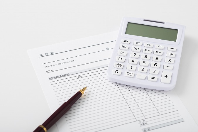 お見積書と電卓